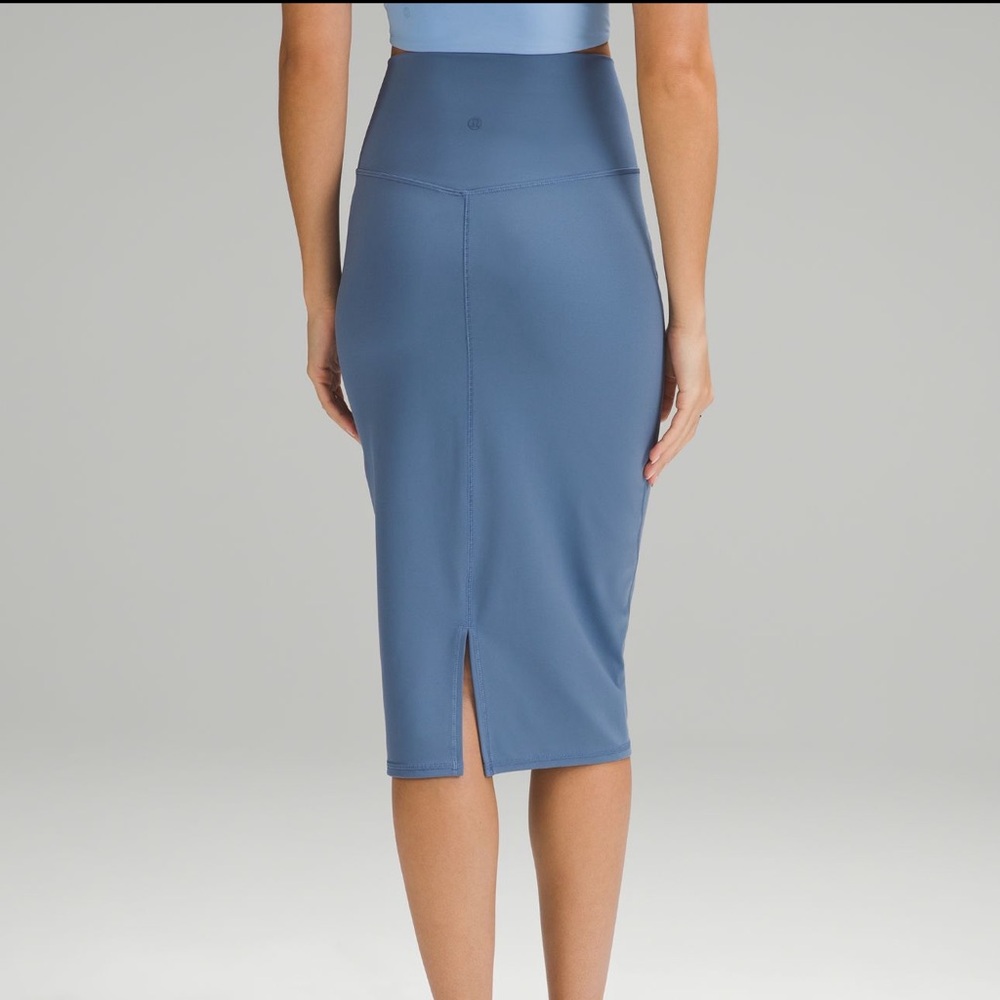 Lululemon nulu slim fit HR SKIRT NWT! Size 6 - Picture 12 of 15
